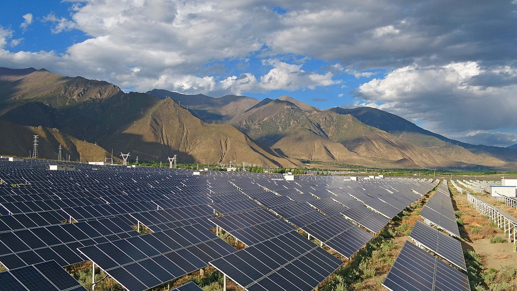 Centralized photovoltaic station in Xizang Autonomous Region, June 13, 2020. /CFP