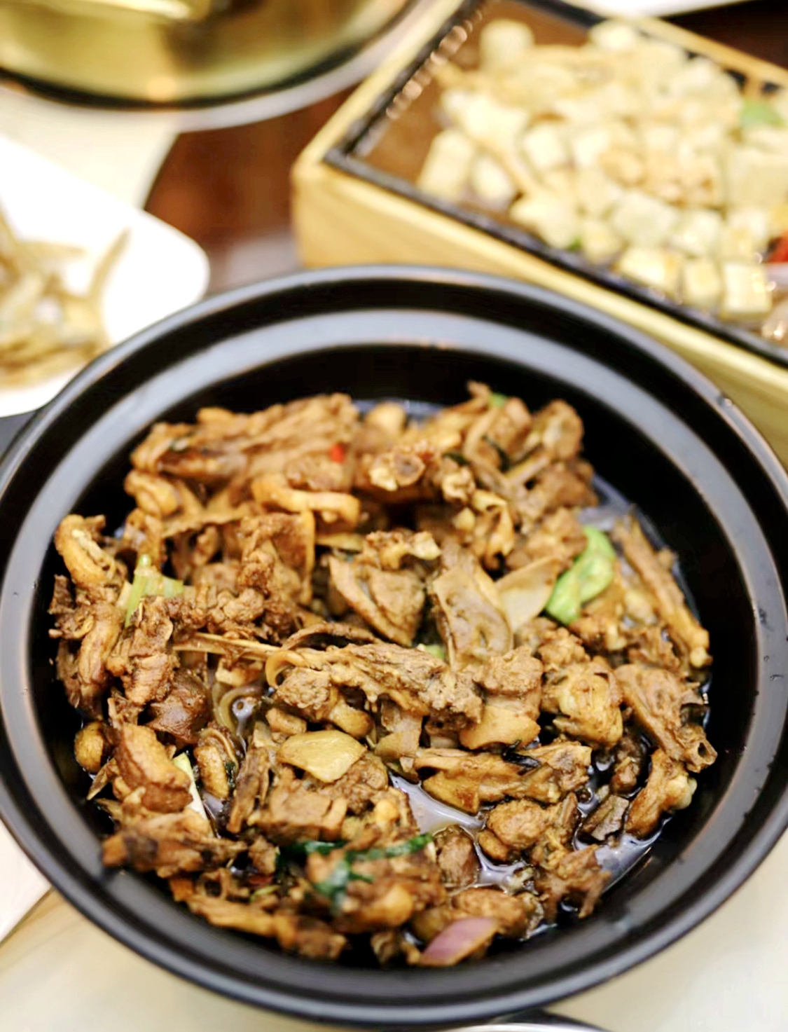 Haikou Shishan goat is used to make different types of winter dishes. /Photo provided to CGTN