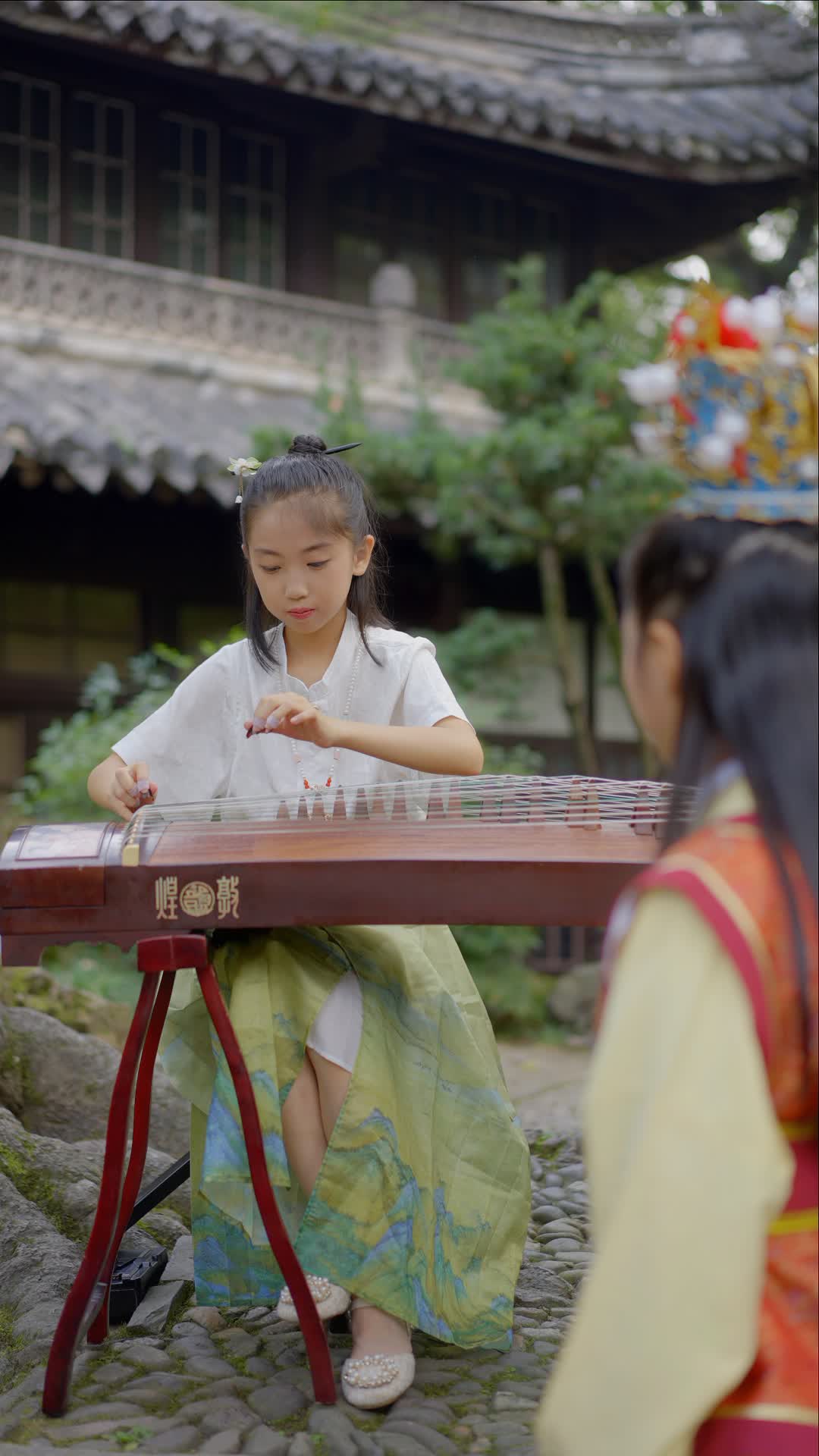Young performer hopes to inherit Chinese art practices