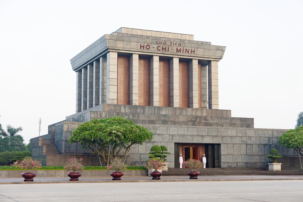 Ho Chi Minh Mausoleum is one of the places to visit in Ba Dinh Square, Hanoi. /IC