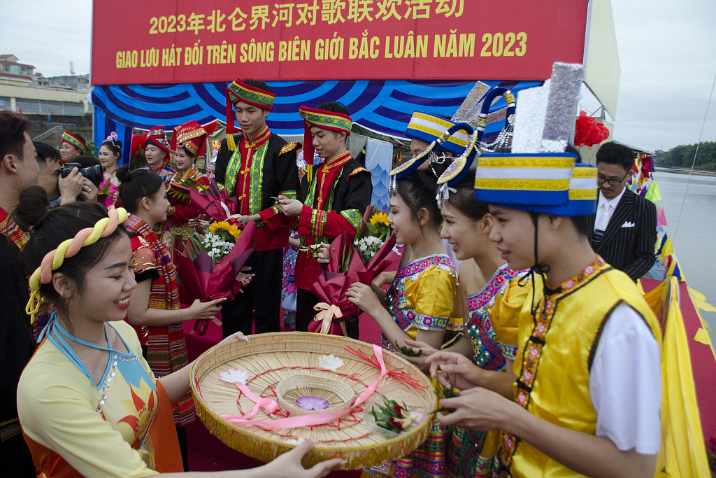 An antiphonal singing exchange activity is held on Beilun River, the border river between China and Vietnam, November 30, 2023. /CFP
