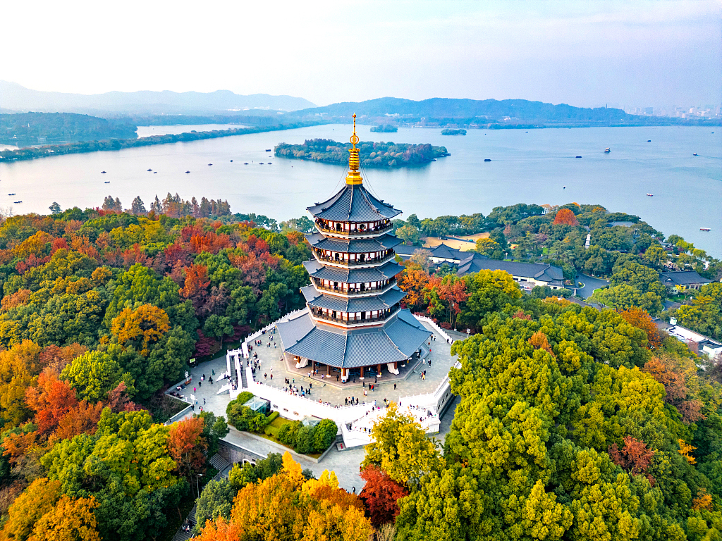 Rest place in the West Lake at dusk | West Lake | Hangzhou | Travel Story  and Pictures from China