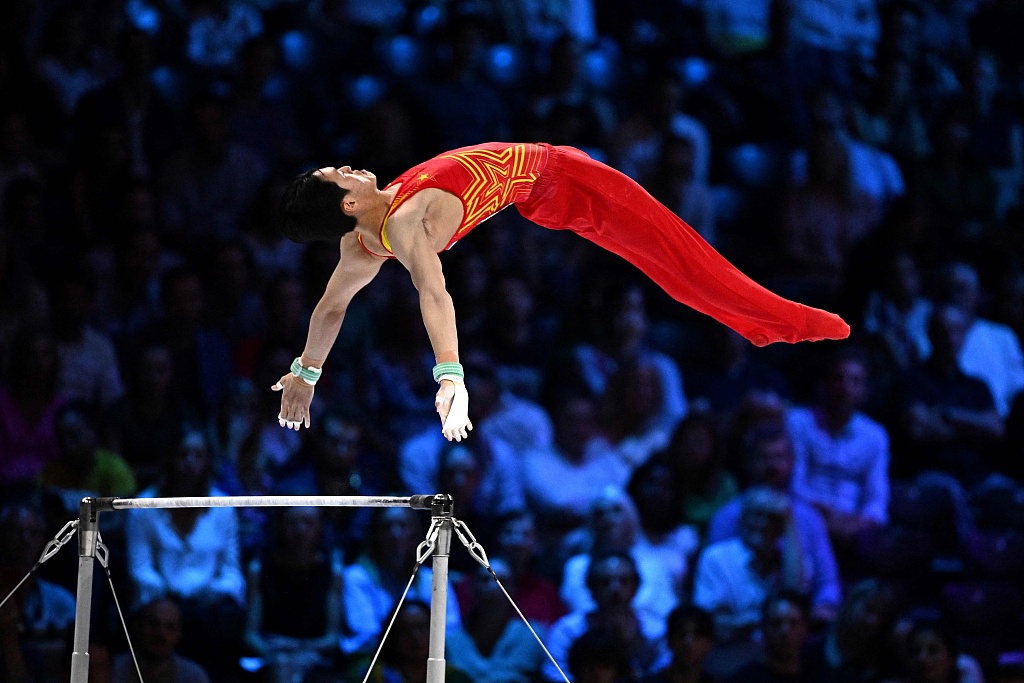 China's Su Weide competes in the Men's Horizontal Bar Final during the FIG Artistic Gymnastics World Championships in Antwerp, Belgium, October 8, 2023. /CFP