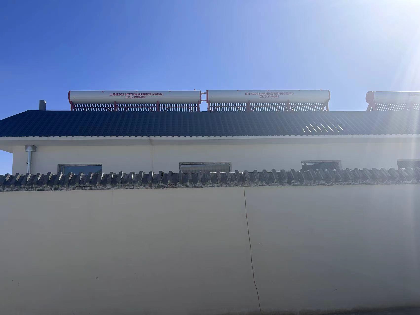 Solar heaters in Shandan County, Zhangye City, Gansu Province. /He Jijiang