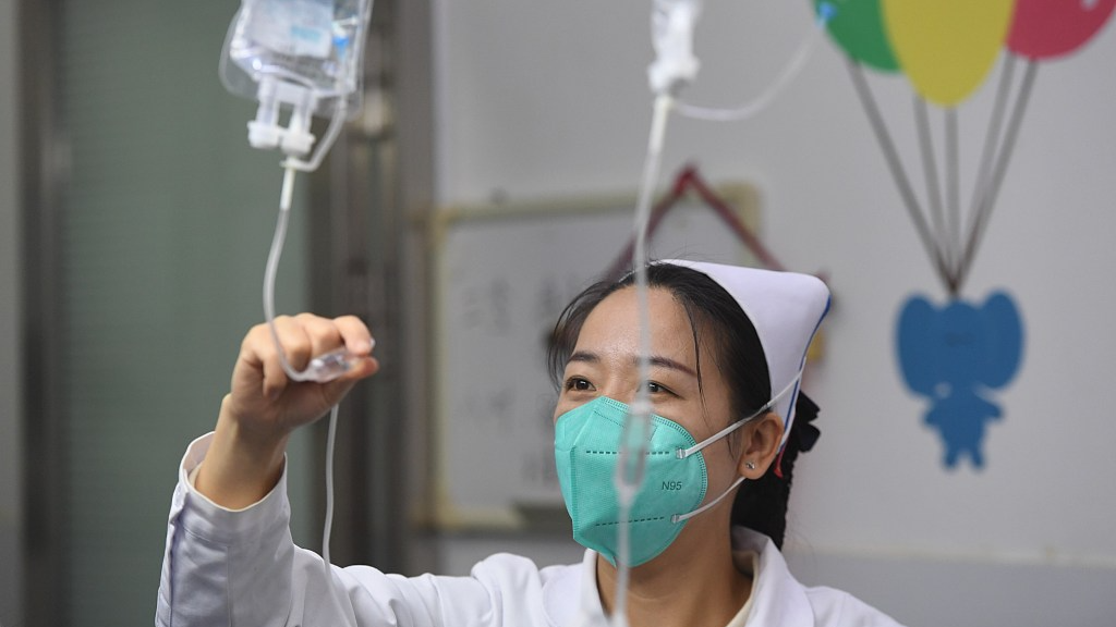 A nurse administers intravenous therapy at a maternity and infant hospital in Tiexi District, Shenyang City, northeast China's Liaoning Province, December 8, 2023. /CFP