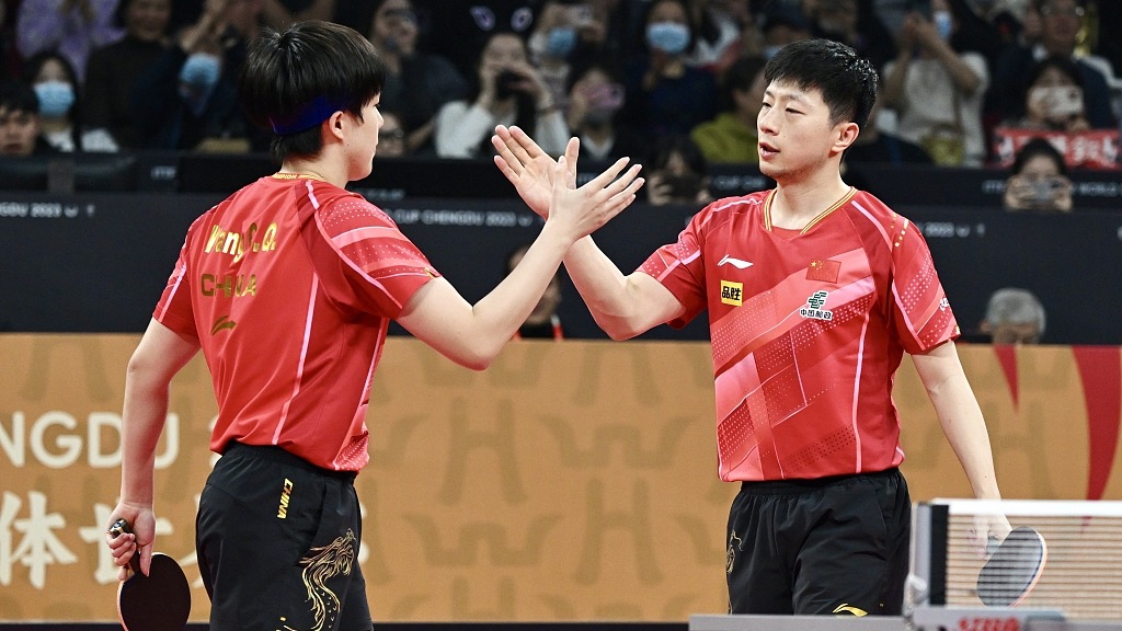 China's Ma Long (R) and Wang Chuqin during the semifinal of the International Table Tennis Federation Mixed Team World Cup in Chengdu, China, December 9, 2023. /CFP