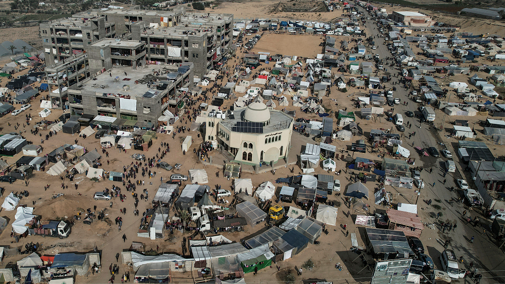 An aerial picture shows displaced Palestinians who fled Khan Younis due to Israeli air strikes setting up camp in Rafah, near the border with Egypt, December 8, 2023. /CFP