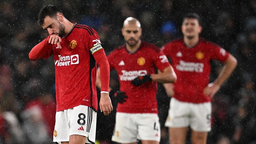 Manchester United players in frustration during clash with Bournemouth at Old Trafford in Manchester, England, December 9, 2023. /CFP