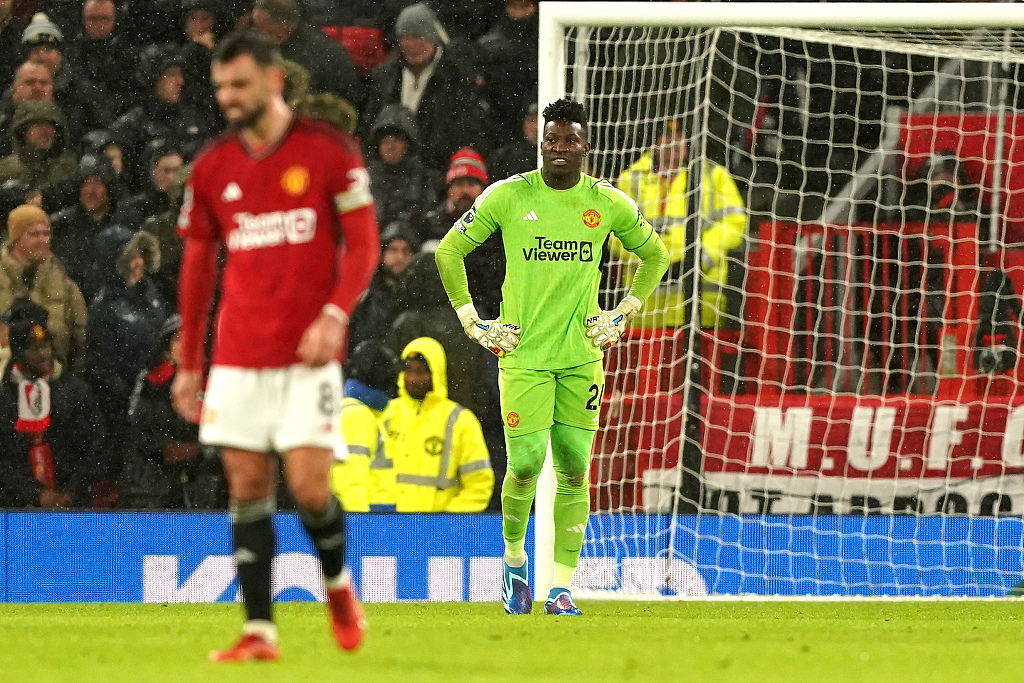 Manchester United goalkeeper Andre Onana looks dejected after conceding a third goal during clash with Bournemouth at Old Trafford in Manchester, England, December 9, 2023. /CFP