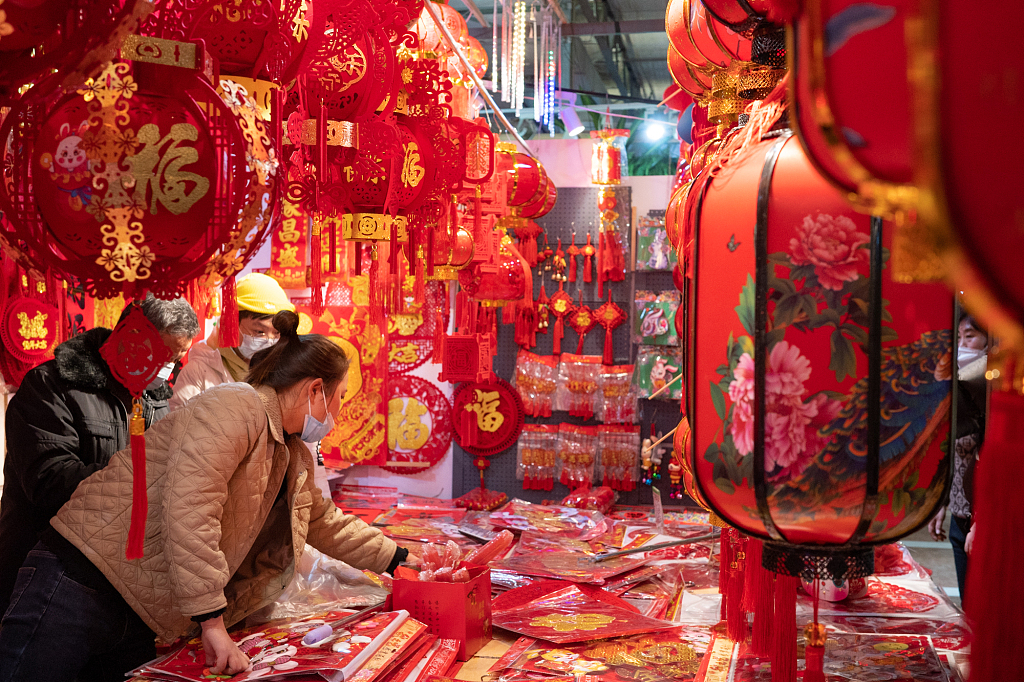 People buy decorations for Spring Festival at a market in Beijing, China on January 18, 2023. /CFP