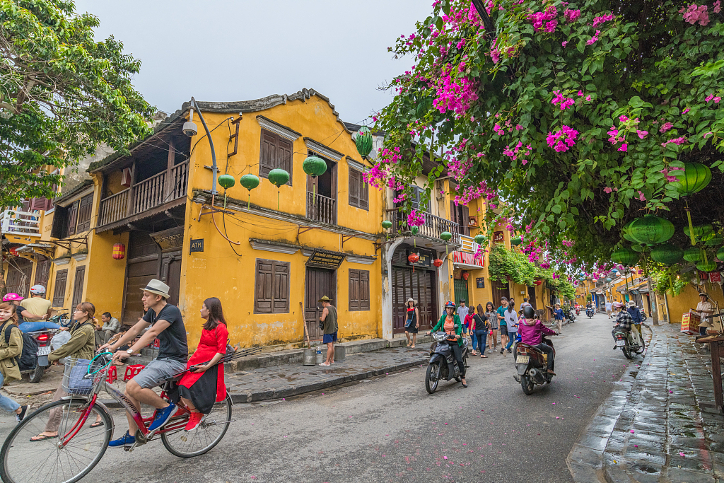 A file photo shows blooming flowers adorning Hoi An Ancient Town in Quang Nam Province, Vietnam. /CFP