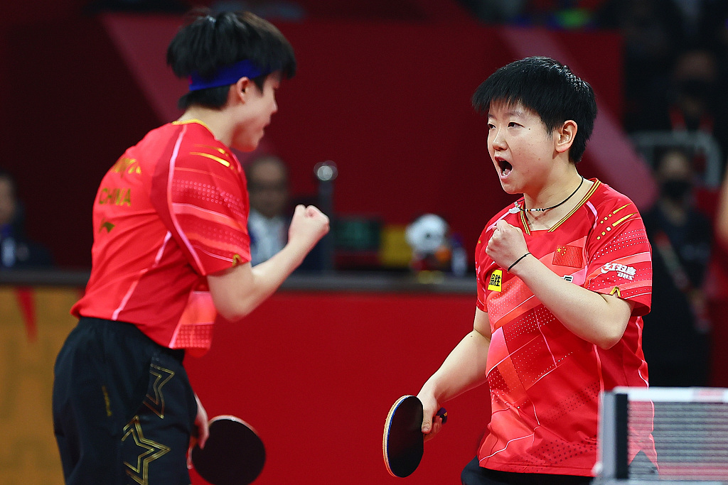 China's Wang Chuqin (L) and Sun Yingsha during the final of the International Table Tennis Federation Mixed Team World Cup in Chengdu, China, December 10, 2023. /CFP