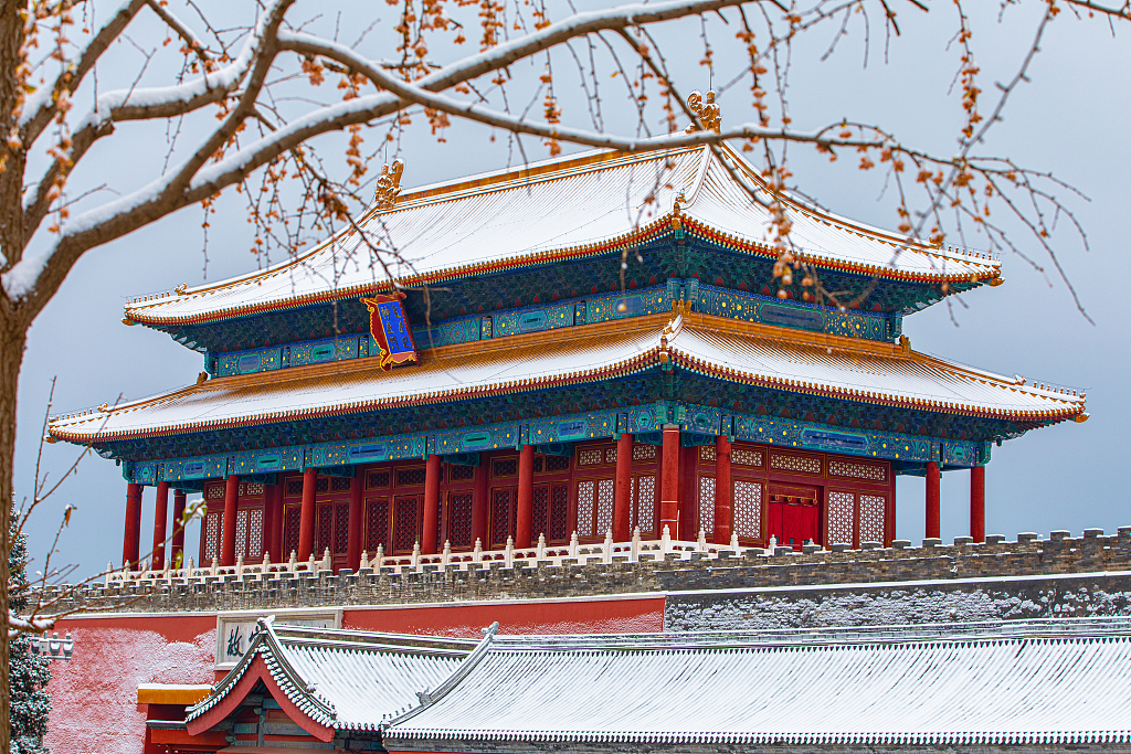 Snow cover the Forbidden City, Beijing, China, December 11. /CFP