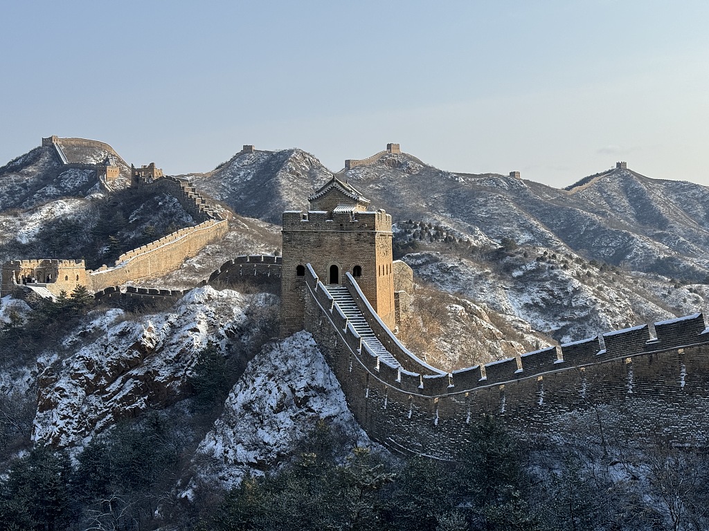 Snow scenery of Jinshanling Great Wall, Hebei Province, China, December 11. /CFP  .