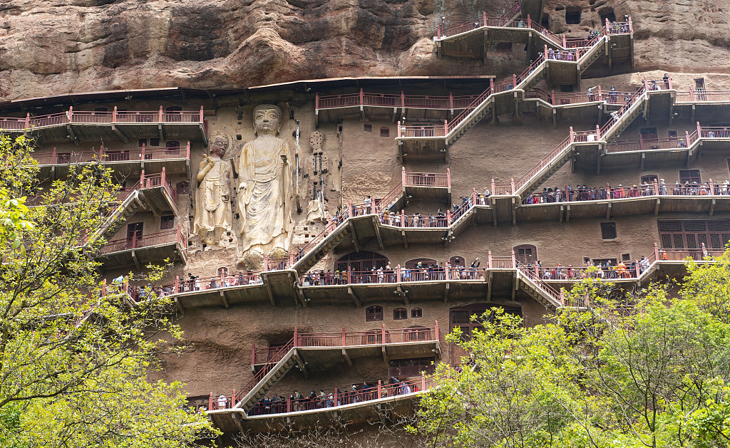 People visit the Maiji Mountain Grottoes in Tianshui, Gansu Province. /CFP
