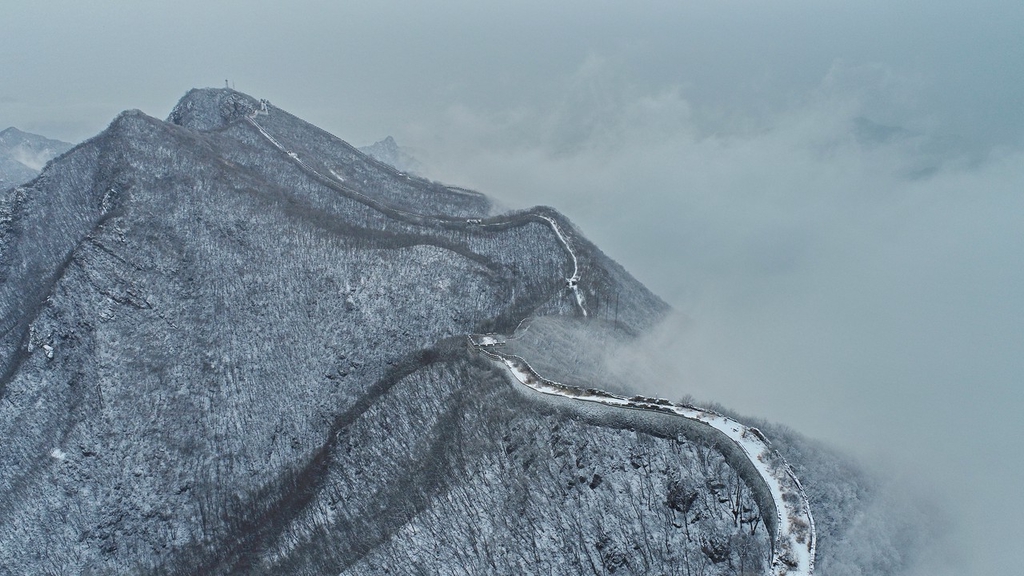 A photo shows snow covering hills along the Jiankou section of the Great Wall in Beijing on December 11, 2023. /IC
