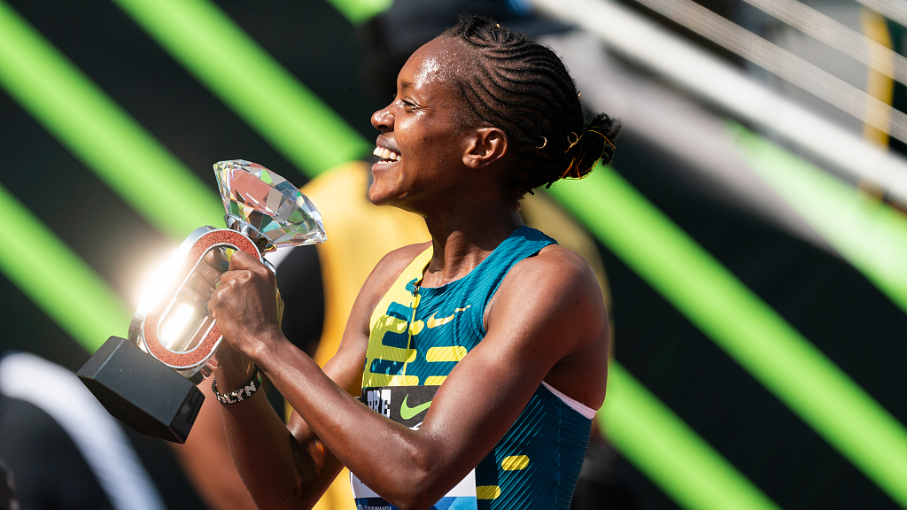 Faith Kipyegon celebrates after winning the women's 1500m title at the Diamond League Final in Eugene, U.S., September 16, 2023. /CFP