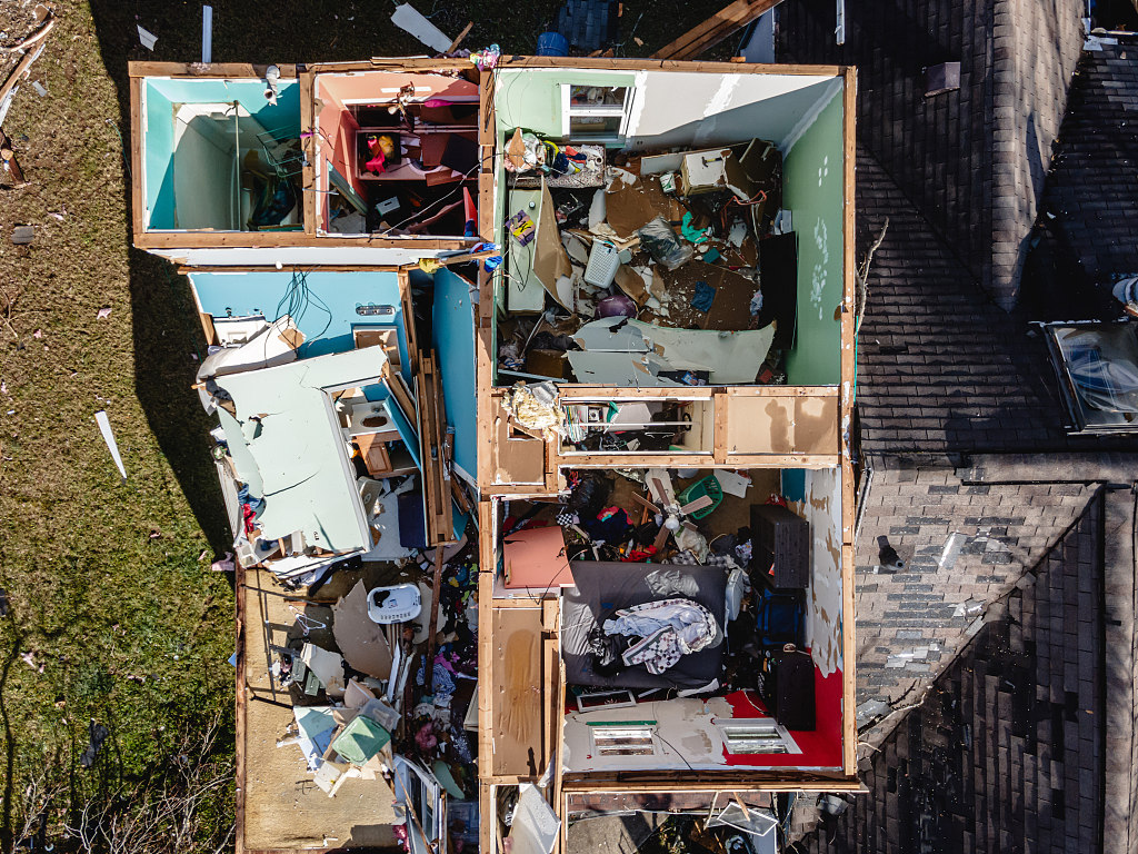 The interior of a home after its roof was torn off by a tornado in Madison, Tennessee, U.S., December 10, 2023. /CFP 