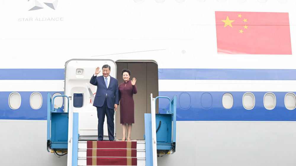 Xi Jinping, general secretary of the CPC Central Committee and Chinese president, and his wife Peng Liyuan, arrive in Hanoi, the capital of Vietnam, December 12, 2023. /Xinhua