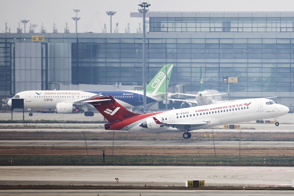 China's self-developed large jetliners C919 (L) and ARJ21 (R) take off for Hong Kong Special Administrative Region from Shanghai Pudong International Airport in Shanghai Municipality, East China,  December 12, 2023. /CFP