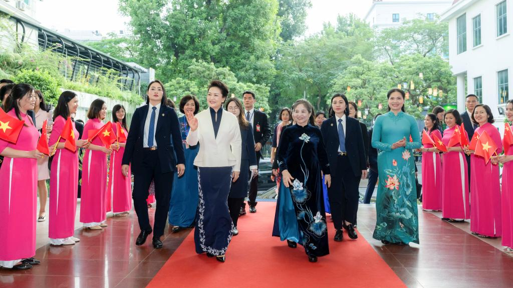 Peng Liyuan, spouse of General Secretary of the CPC Central Committee and Chinese President Xi Jinping, visits the Vietnamese Women's Museum and has tea with Ngo Thi Man, spouse of General Secretary of the CPV Central Committee Nguyen Phu Trong, in Hanoi, Vietnam, December 12, 2023. /Xinhua