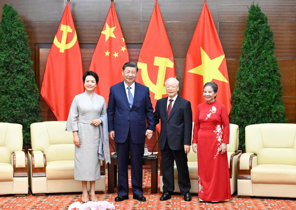 General Secretary of the Communist Party of China Central Committee and Chinese President Xi Jinping and his wife, Peng Liyuan, bid farewell to General Secretary of the Communist Party of Vietnam Central Committee Nguyen Phu Trong and his wife, Ngo Thi Man, before returning to China after paying a state visit to Vietnam, December 13, 2023. /Xinhua