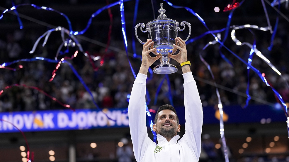 Novak Djokovic holds up the trophy after winning the men's singles final of the U.S. Open in New York, U.S., September 10, 2023. /CFP