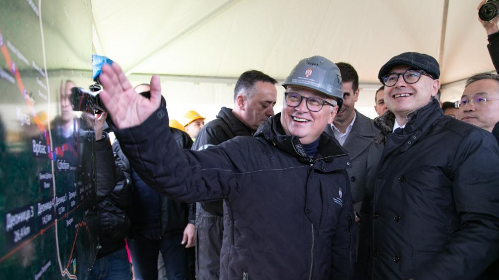 Serbian Minister of Construction, Transport and Infrastructure Goran Vesic (front) and Serbian Minister of Defense Milos Vucevic (2nd R) look at an exhibition panel of Backi Breg-Srpska Crnja expressway in Backi Breg, Serbia, December 13, 2023. /Xinhua