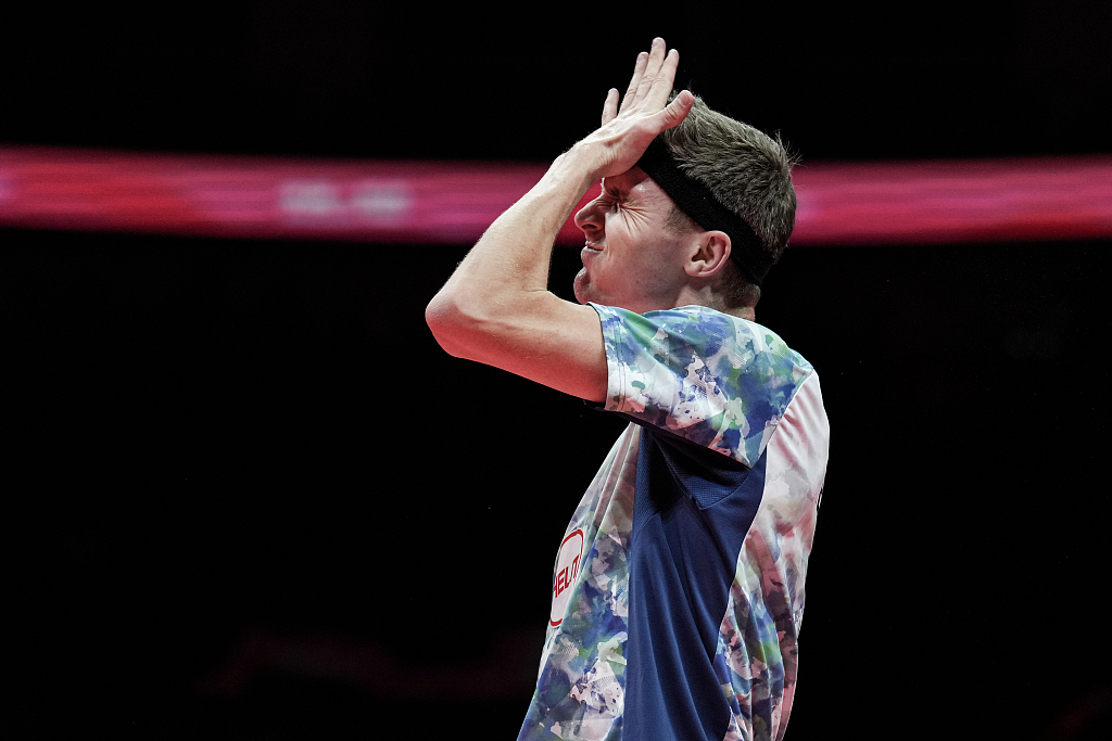 Denmark's Viktor Axelsen in frustration during the first round of the BWF World Tour Finals in Hangzhou, China, December 13, 2023. /CFP