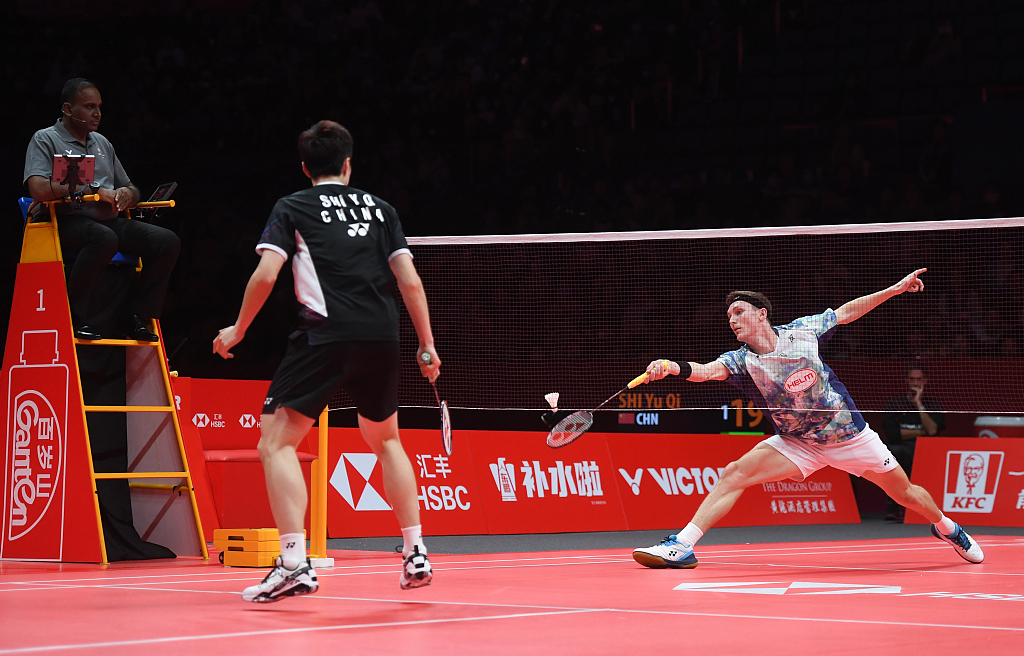 Denmark's Viktor Axelsen (R) in action during the first round of the BWF World Tour Finals in Hangzhou, China, December 13, 2023. /CFP