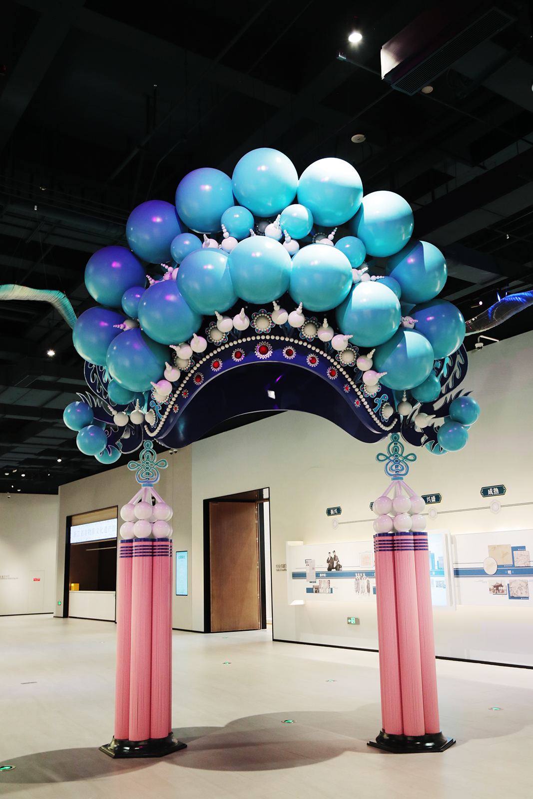 A statue recreating a coronet used in Chinese operas is on display at Zhejiang Intangible Cultural Heritage Museum in Hangzhou, Zhejiang Province. /CGTN