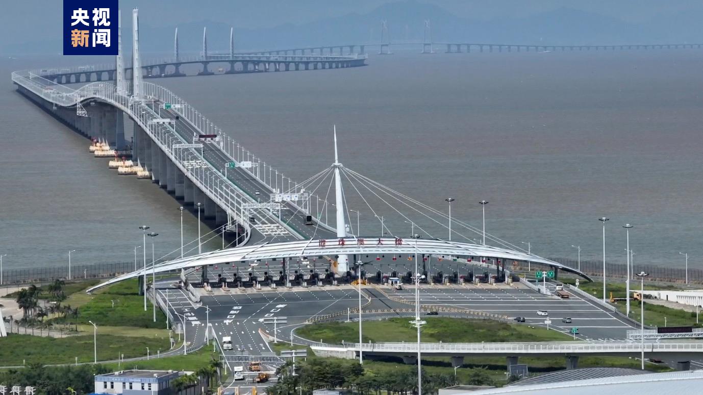 An aerial view of China's Hong Kong-Zhuhai-Macao Bridge. /CMG