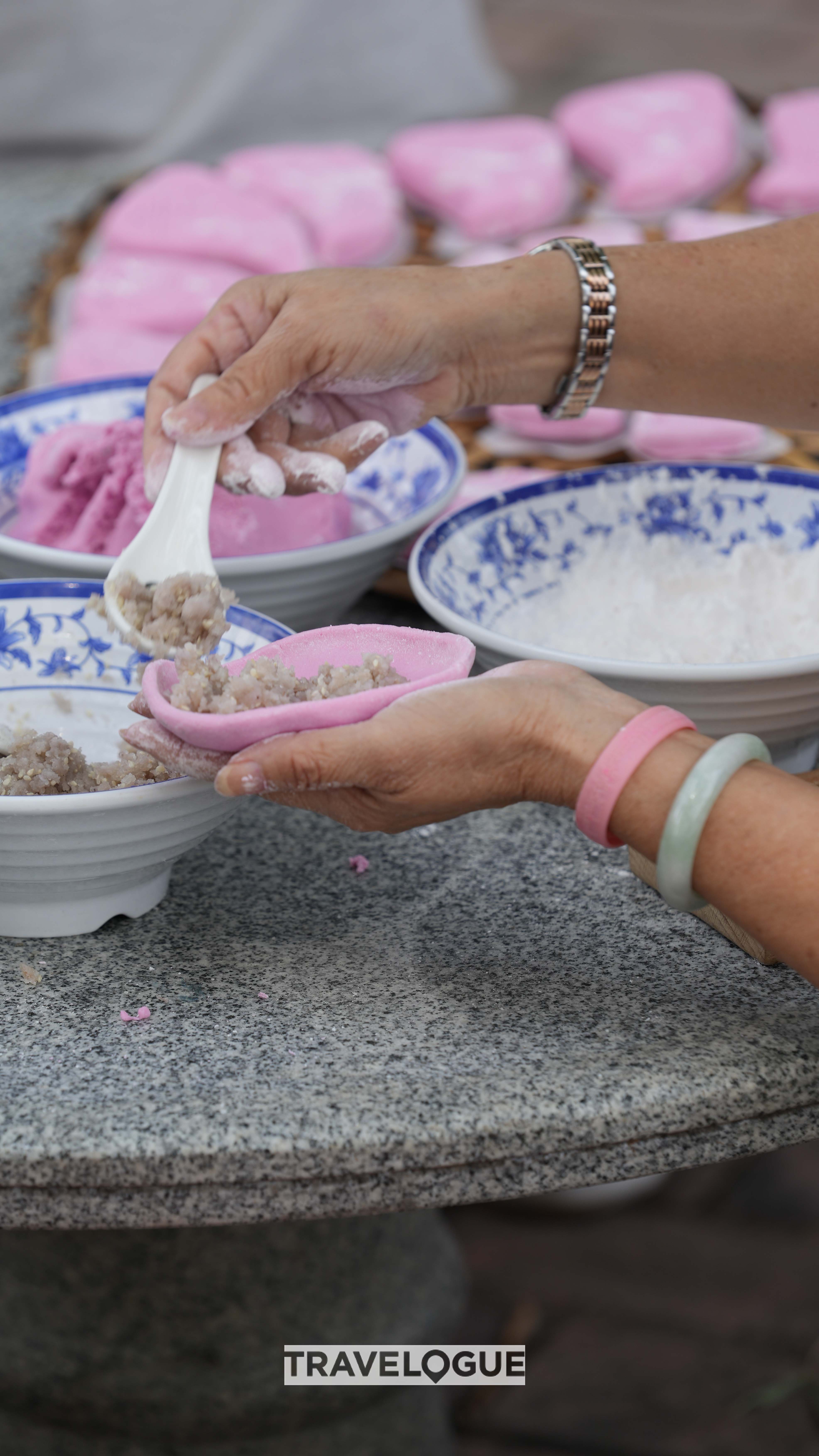 Kueh can be made with many different kinds of doughs and fillings. /CGTN