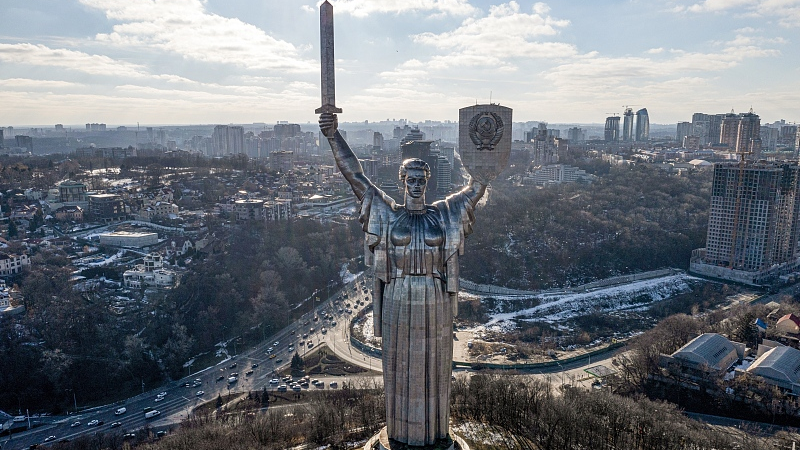A view of Ukraine's Motherland Monument in Kyiv, February 13, 2022. /CFP