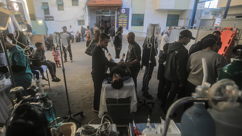 Palestinians arrive to the Kuwaiti Hospital in the city of Rafah to receive treatment, December 15, 2023. /CFP