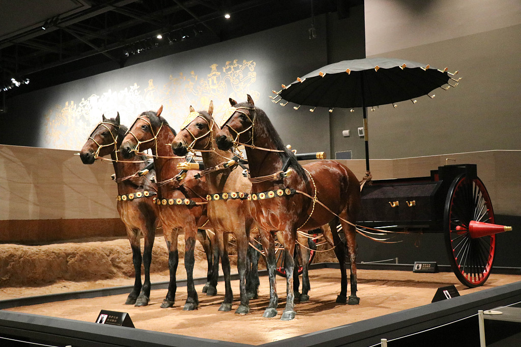 A photo taken on December 15, 2023 shows a replica of a carriage displayed at the main tomb of Liu He in Nanchang, Jiangxi Province. /CFP
