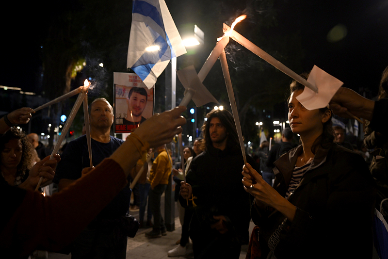 Protesters march outside Israel Defense Forces headquarters in the Kirya area of Tel Aviv, Israel, December 15, 2023. /CFP