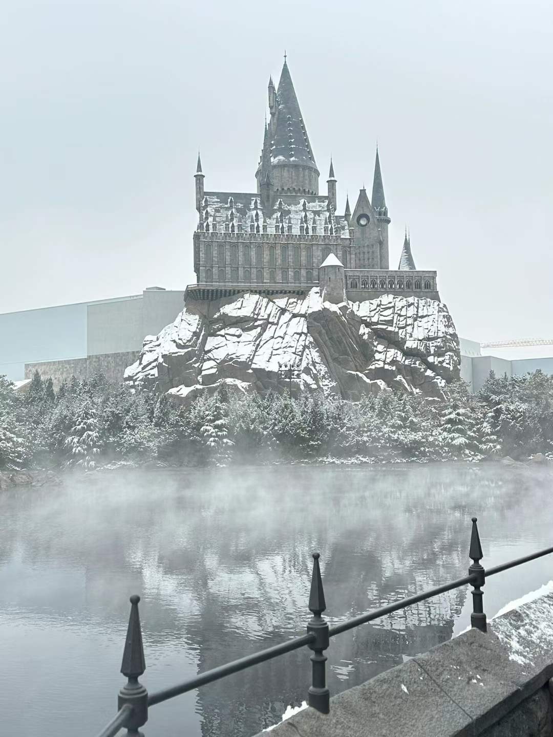 The snow-capped Hogwarts Castle at Universal Beijing Resort on December 14, 2023. /Photo provided to CGTN