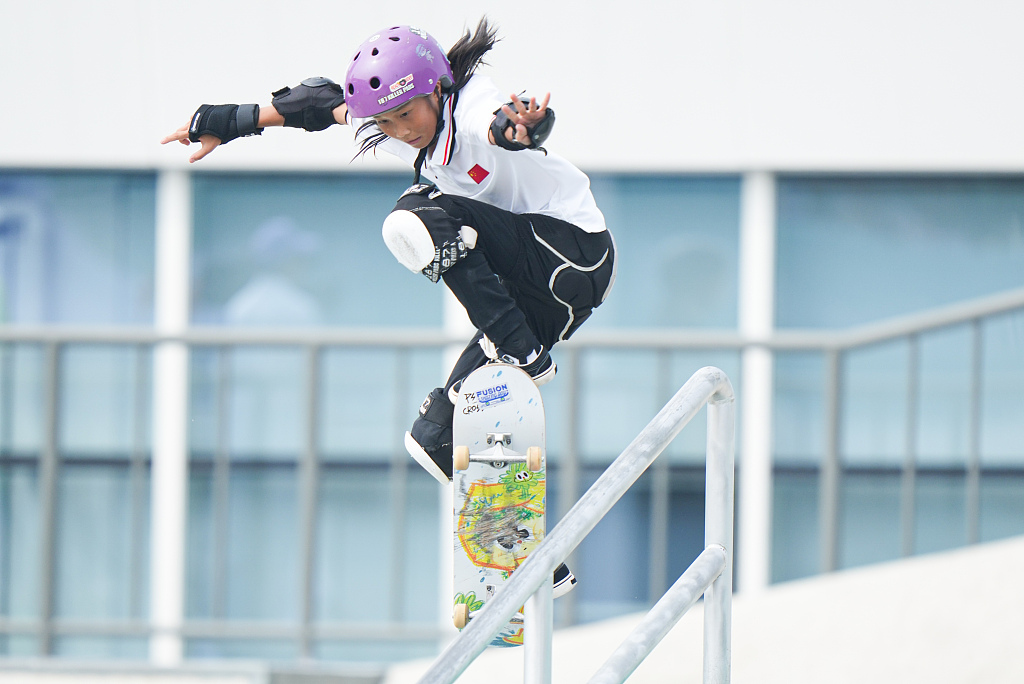 Cui Chenxi of China competes in the women's skateboarding street final during the 19th Asian Games in Hangzhou, China, September 27, 2023. /CFP