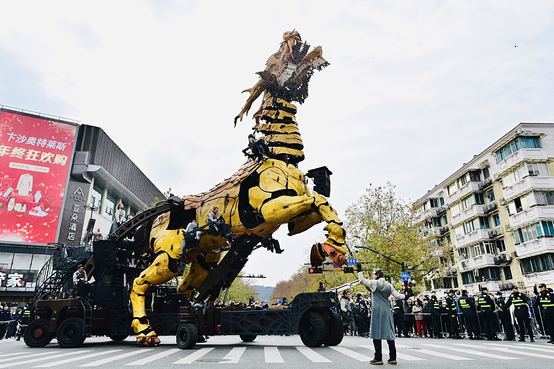 A giant mechanical artwork takes center stage at a parade on a street of Hangzhou City, Zhejiang Province, December 16, 2023. /CFP