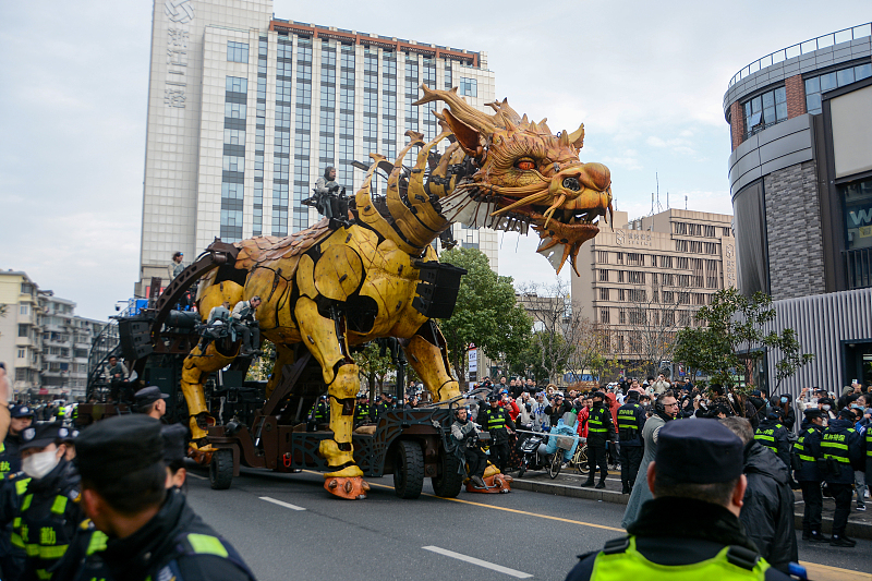 A giant mechanical artwork takes center stage at a parade on a street of Hangzhou City, Zhejiang Province, December 16, 2023. /CFP