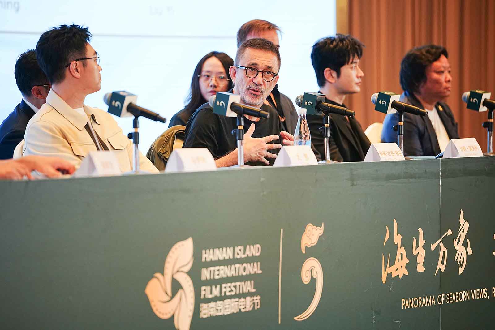 Renowned Turkish filmmaker Nuri Bilge Ceylan (C) speaks during a press conference for the 5th Hainan Island International Film Festival in Sanya, Hainan Province on December 16, 2023. /IC