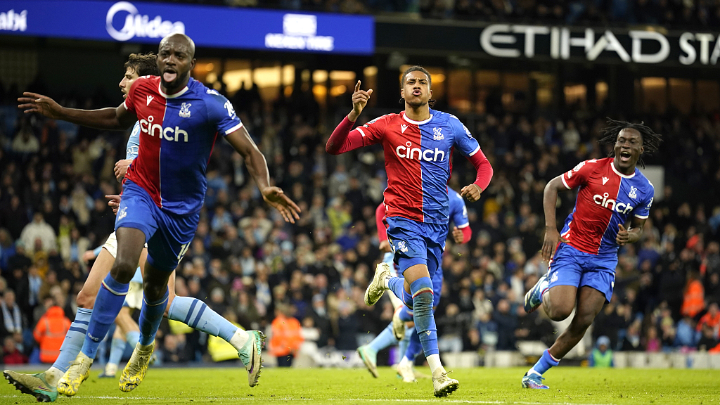 Crystal Palace players celebrate during a Premier League match against Manchester City in Manchester, UK, December 16, 2023. /CFP