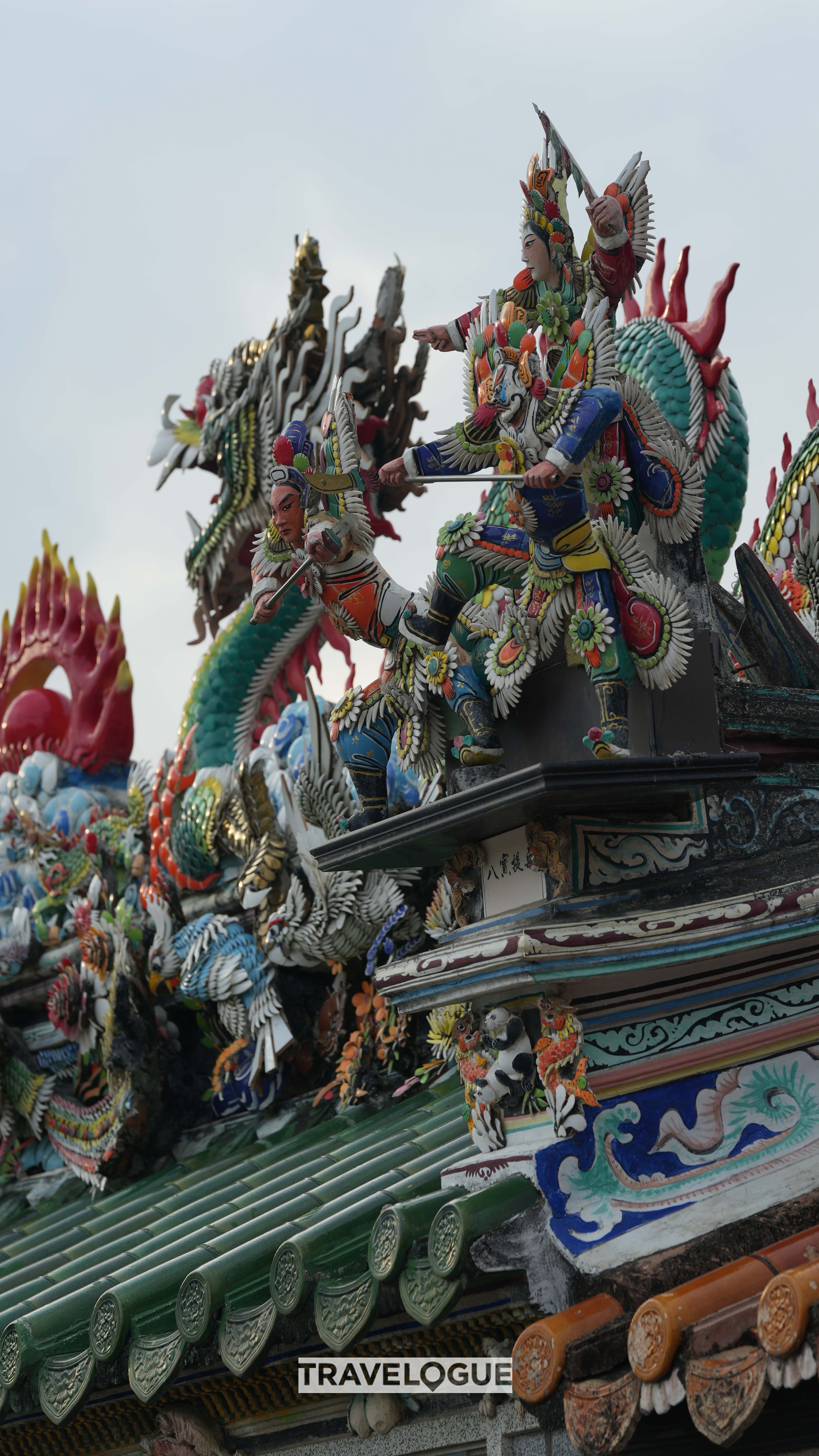 An undated photo shows intricate statues made from pieces of broken plates and bowls in Chaozhou, Guangdong Province. /CGTN