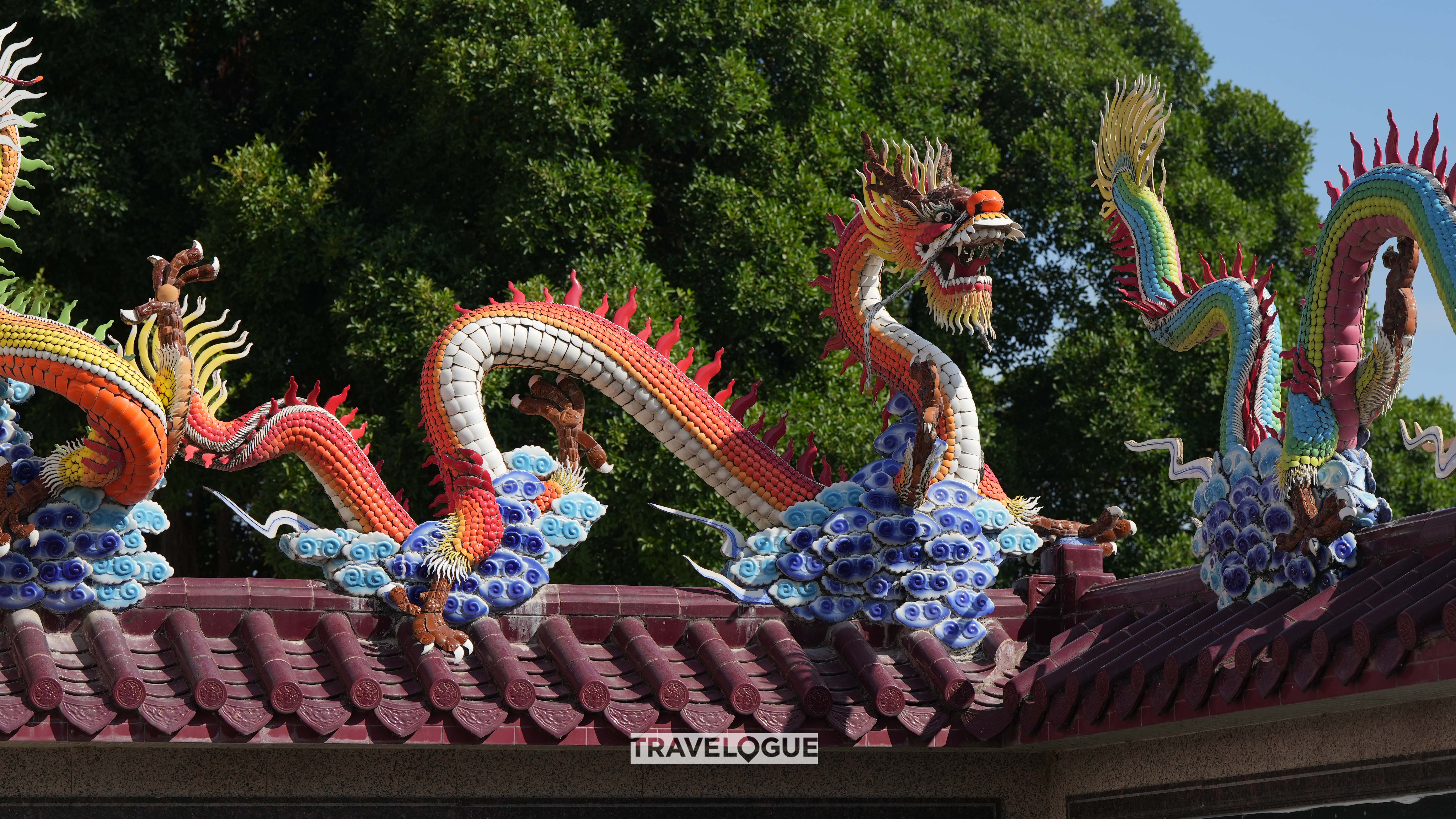 An undated photo shows intricate statues made from pieces of broken plates and bowls in Chaozhou, Guangdong Province. /CGTN