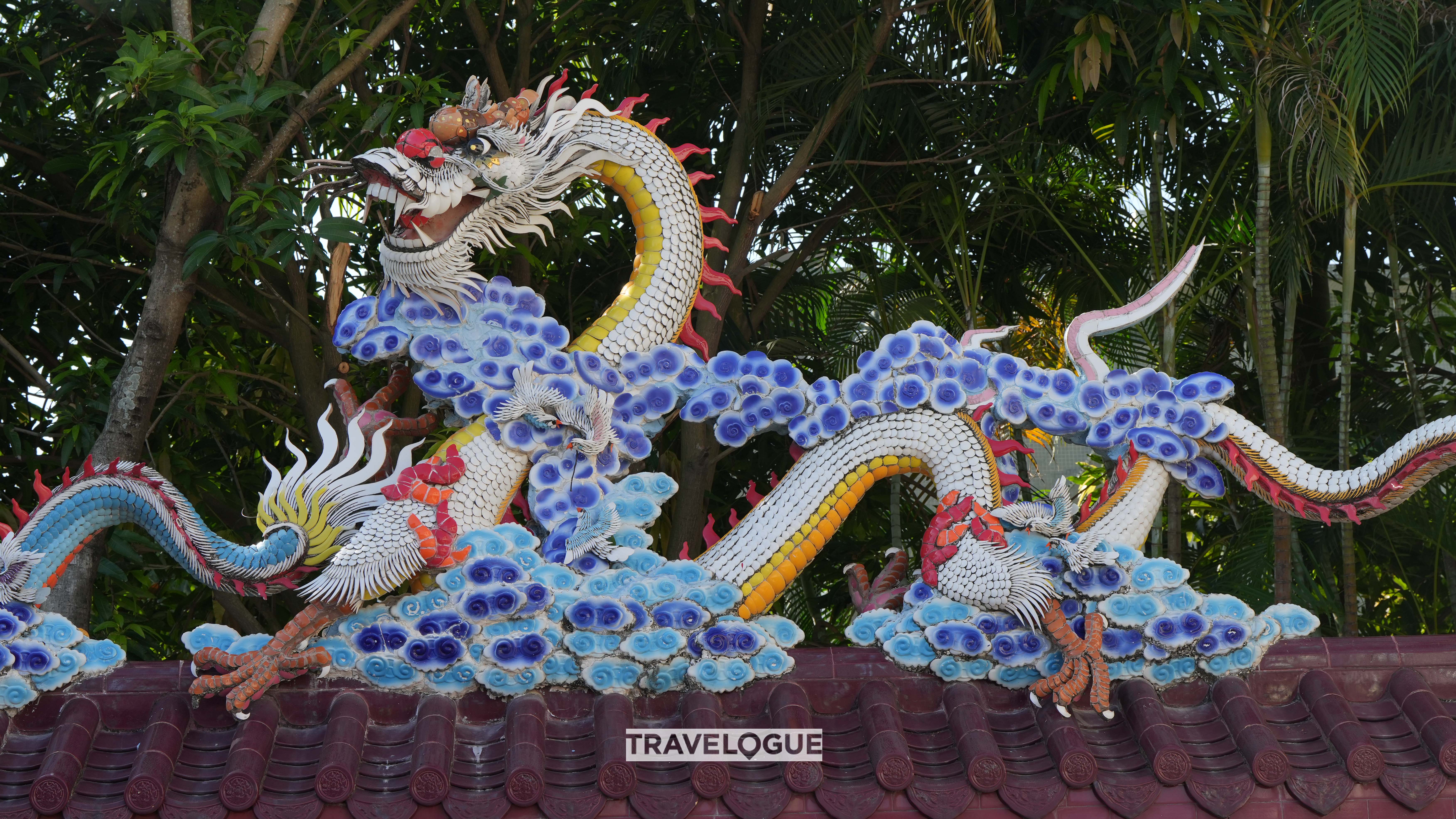 An undated photo shows intricate statues made from pieces of broken plates and bowls in Chaozhou, Guangdong Province. /CGTN