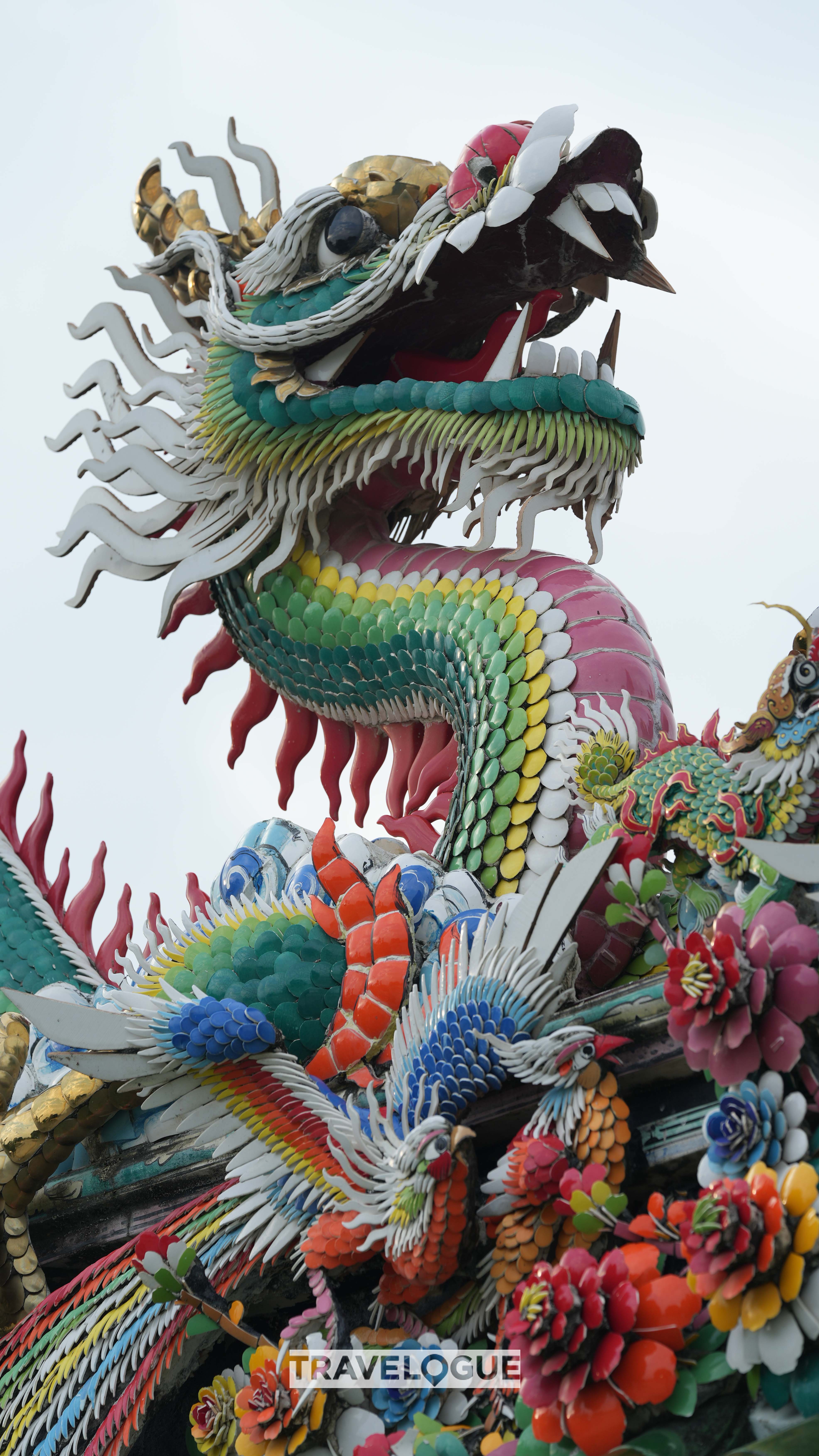 An undated photo shows intricate statues made from pieces of broken plates and bowls in Chaozhou, Guangdong Province. /CGTN