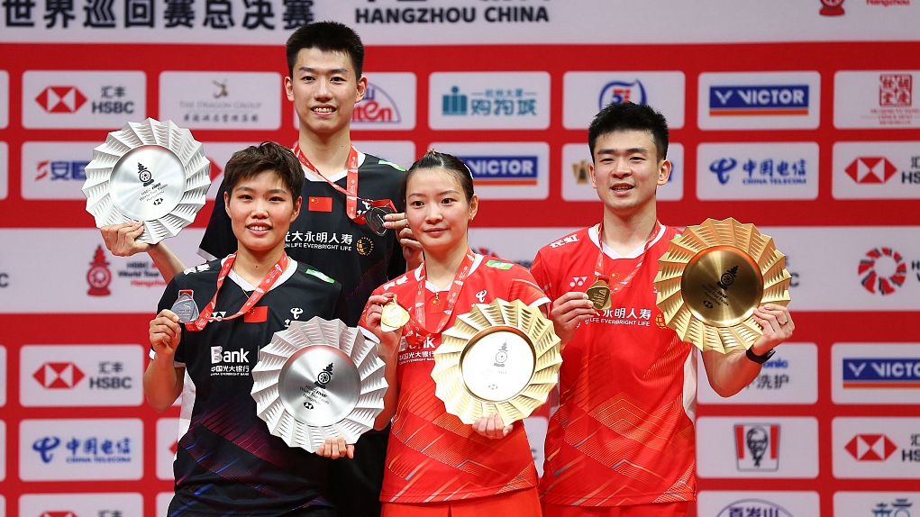 China's Zheng Siwei (R1) during the medal ceremony of the BWF World Tour Finals in Hangzhou, China, December 17, 2023. /CFP
