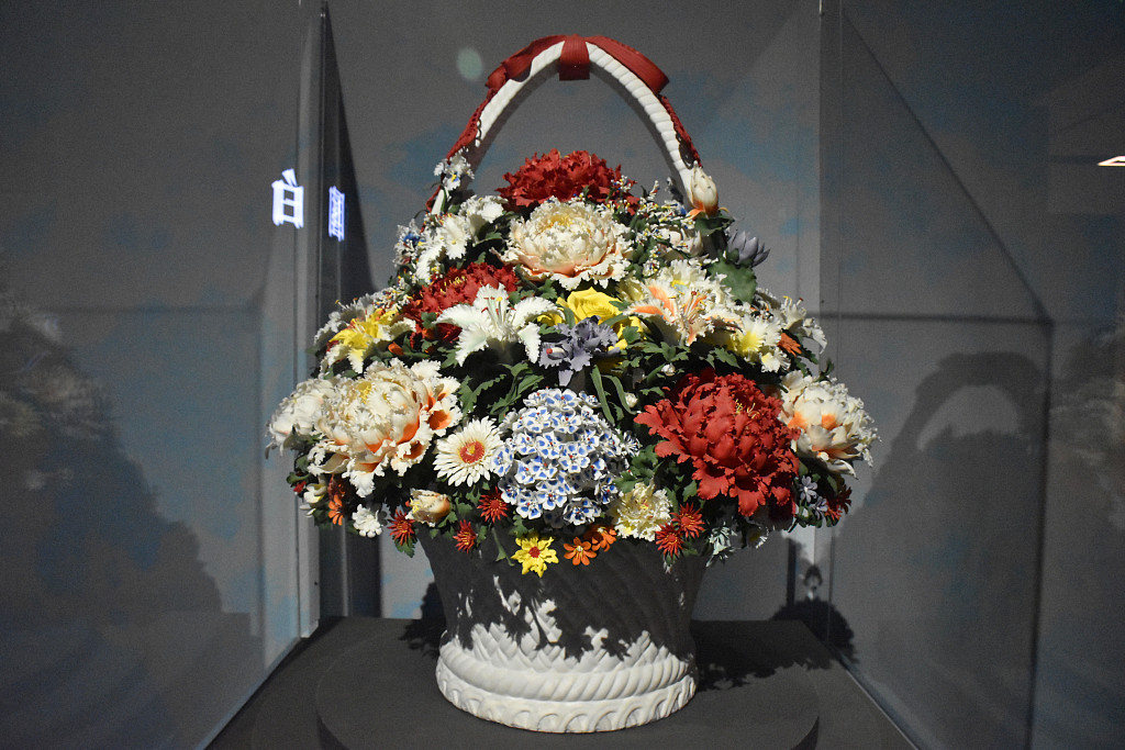 Photo taken on December 17, 2023 shows a flower vase-shaped piece at a Dehua porcelain exhibition at the National Museum of China in Beijing. /CFP