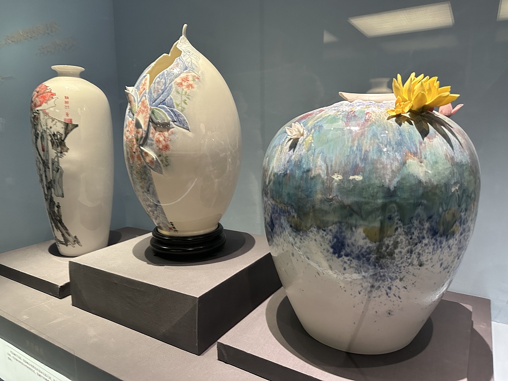 Photo taken on December 17, 2023 shows colorful designs on pieces at a Dehua porcelain exhibition at the National Museum of China in Beijing. /CFP